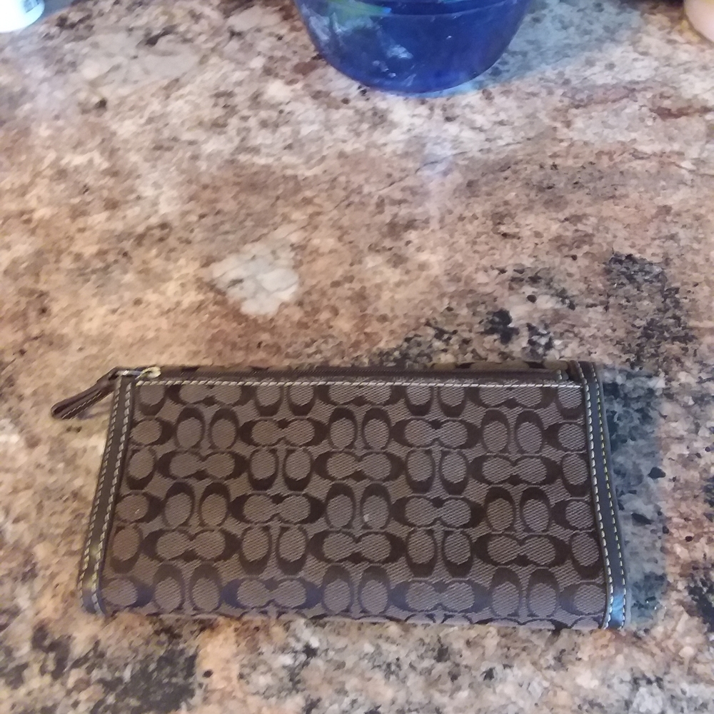 Coach Sig. Hamptons Bag & Matching Wallet 11062 - Picture 6 of 8